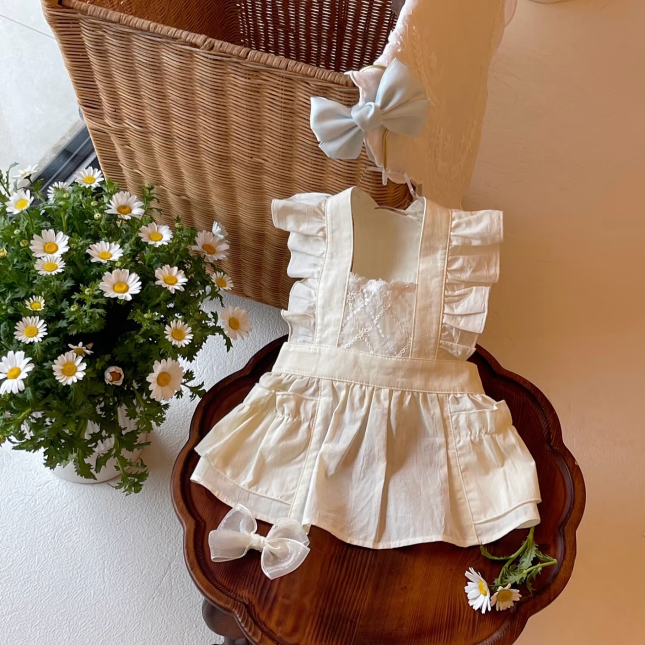 Autumn Bless ホワイトレースフリルドレス | White Ruffled Lace Dress
