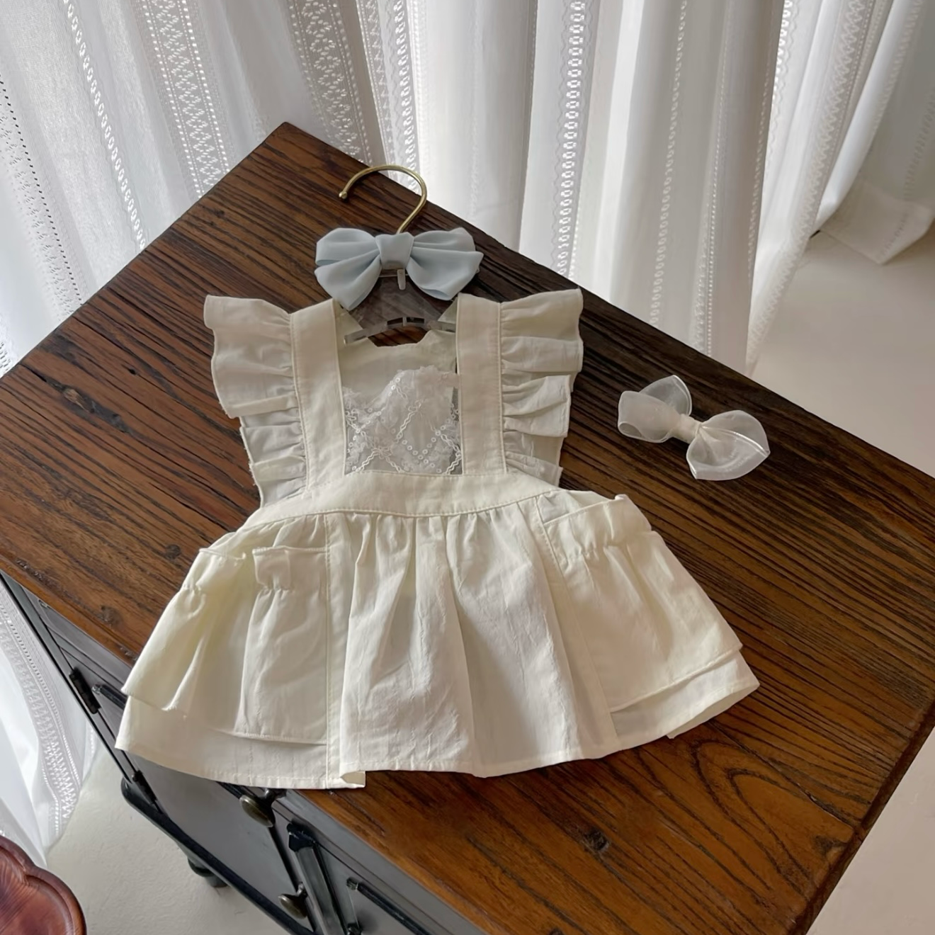 Autumn Bless ホワイトレースフリルドレス | White Ruffled Lace Dress