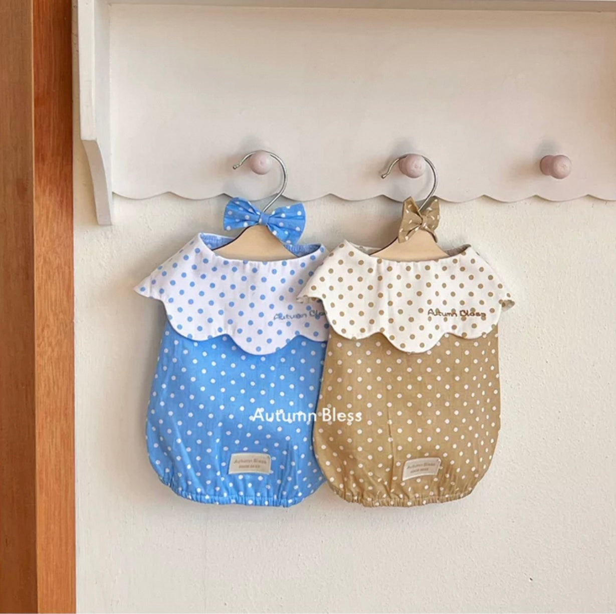 Autumn Bless ふんわりコットン水玉ブラウス&リボンヘアクリップセット | Cotton Polka Dot Ruffle Blouse with Matching Hair Clip