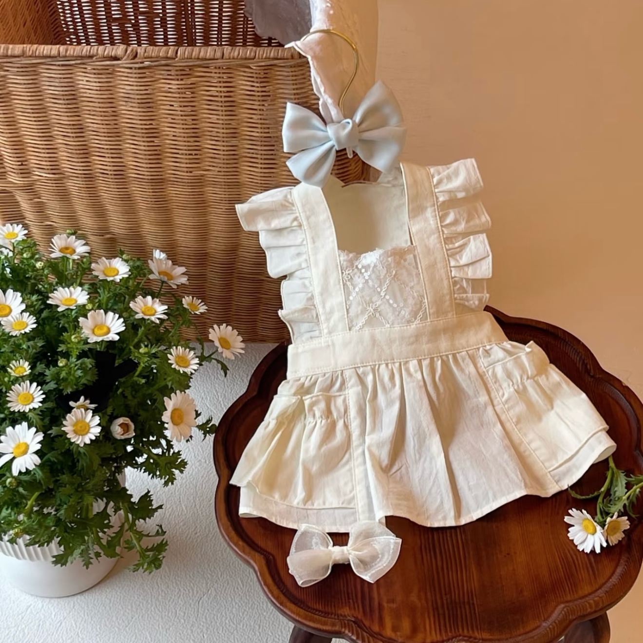 Autumn Bless ホワイトレースフリルドレス | White Ruffled Lace Dress