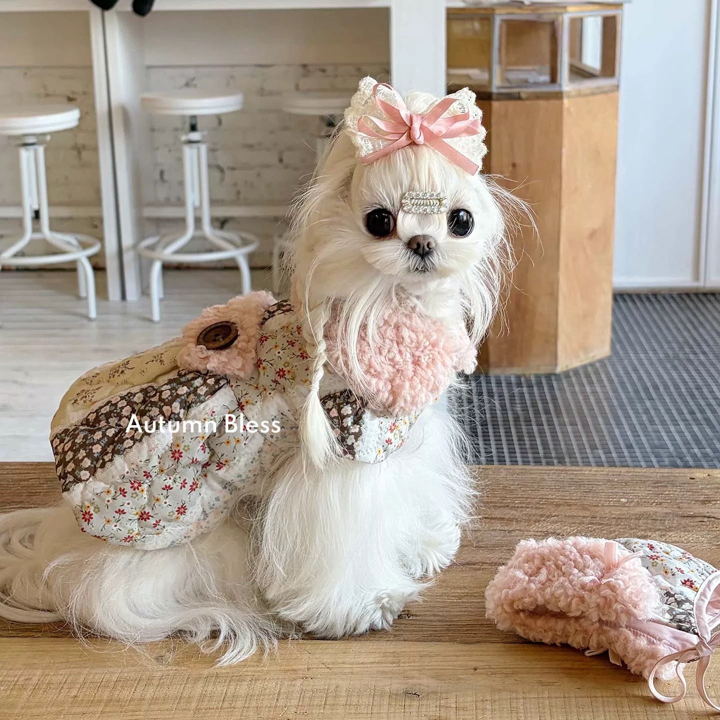 Autumn Bless フローラルキルト ボアカラー ワンピース | Floral Quilted Dress with Teddy Fur Collar