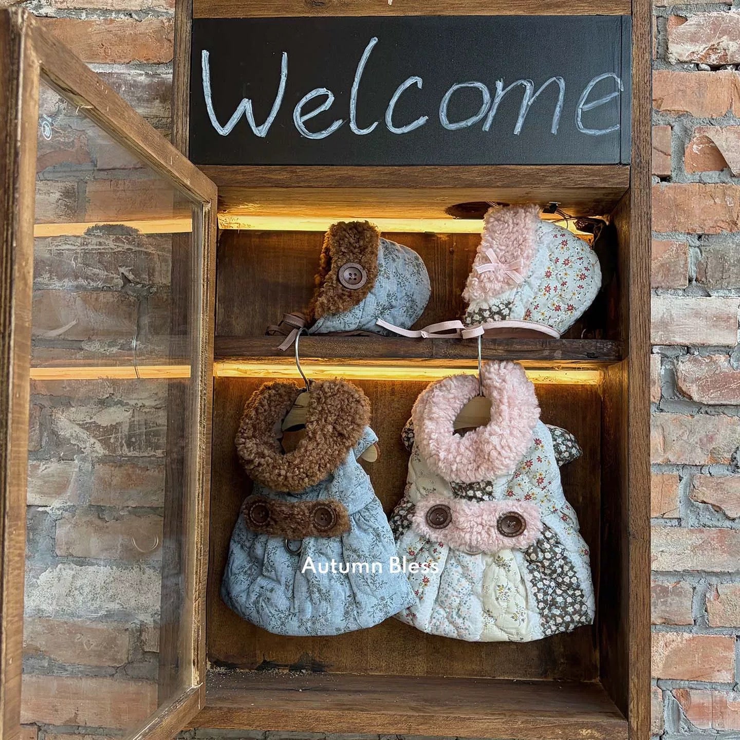 Autumn Bless フローラルキルト ボアカラー ワンピース | Floral Quilted Dress with Teddy Fur Collar