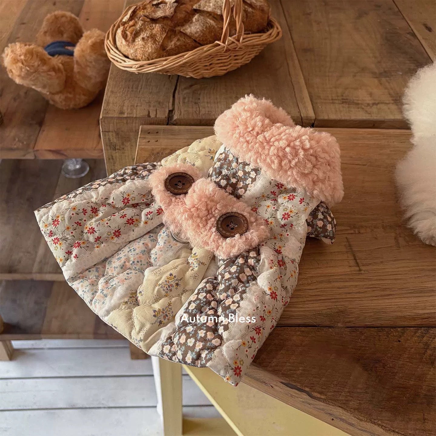 Autumn Bless フローラルキルト ボアカラー ワンピース | Floral Quilted Dress with Teddy Fur Collar