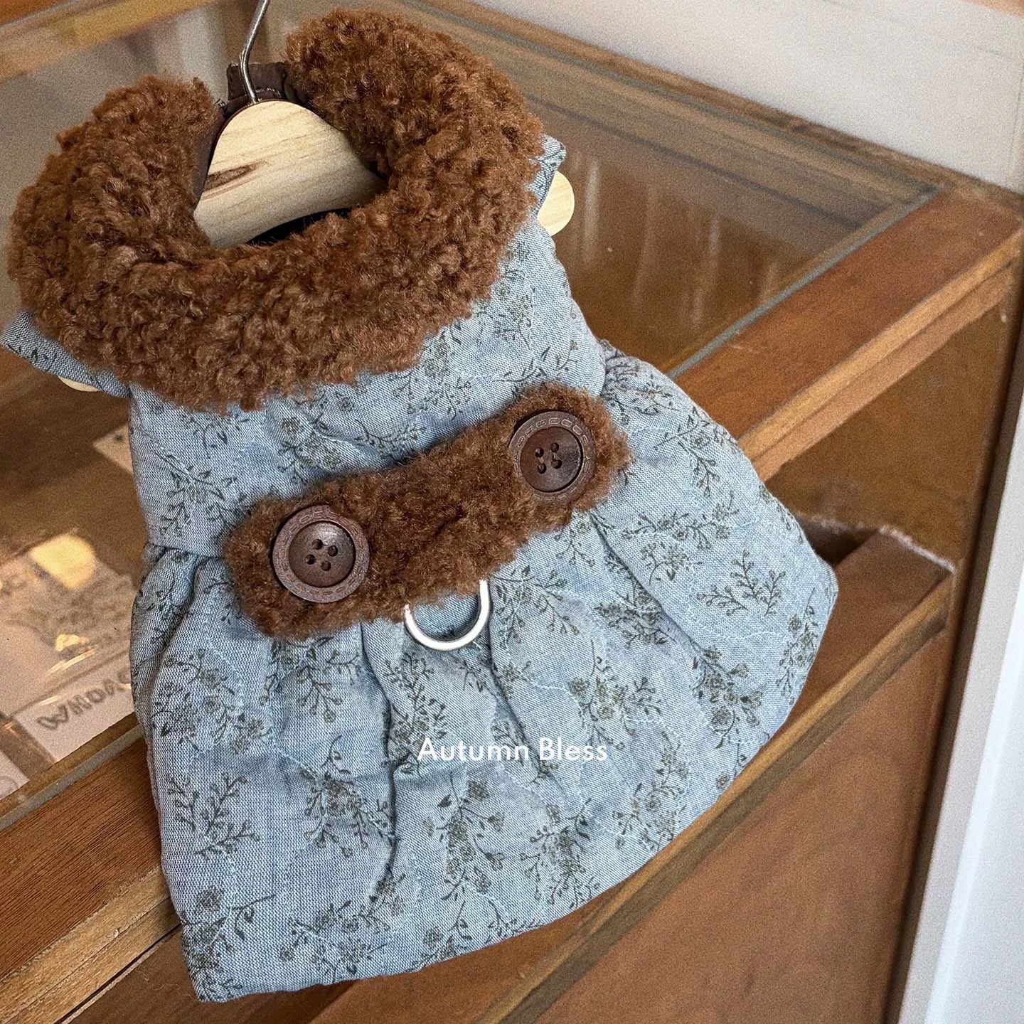 Autumn Bless フローラルキルト ボアカラー ワンピース | Floral Quilted Dress with Teddy Fur Collar