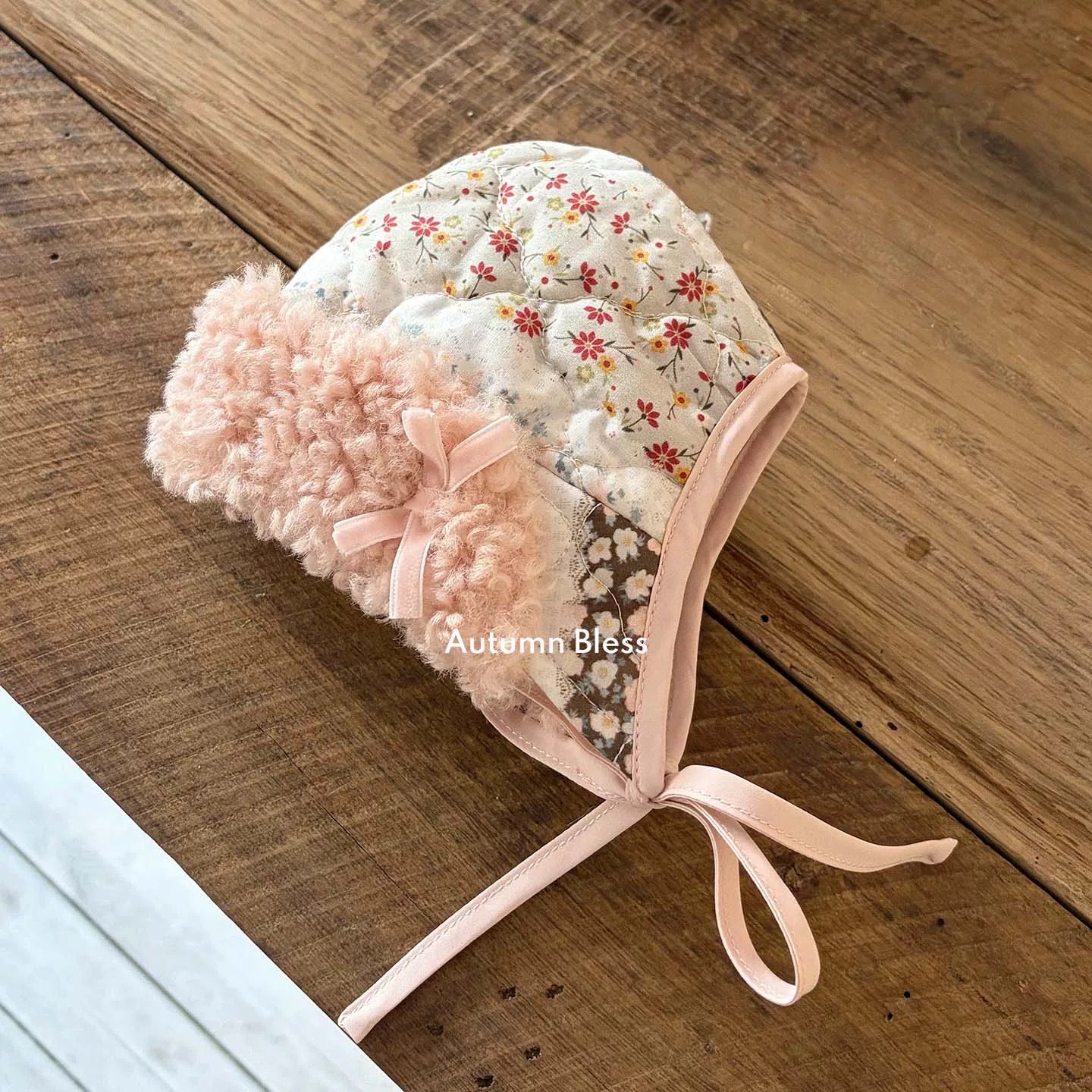 Autumn Bless フローラルキルト ボアカラー ワンピース | Floral Quilted Dress with Teddy Fur Collar