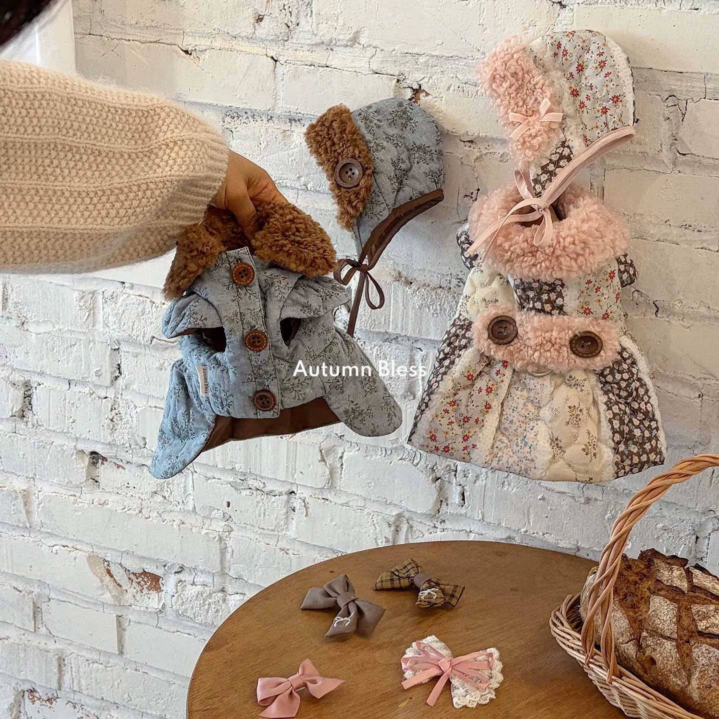 Autumn Bless フローラルキルト ボアカラー ワンピース | Floral Quilted Dress with Teddy Fur Collar